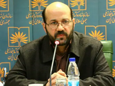 کتاب‌ها بدون توجه به گرایش سیاسی نویسنده نگهداری می‌شوند/۳۰ اثر امیرحسن چهل‌تن در مخزن 