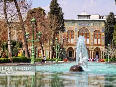 اما و اگرهای سقوط کاشی‌های کاخ گلستان/ تنها برای مرمت ۴۰ متر از کاشی‌ها اعتبار اختصاص یافته/ کاخ به ۴۰۰ دوربین مداربسته نیاز دارد