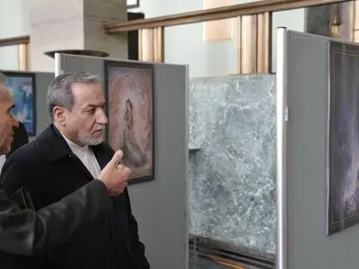 بازدید وزیر امور خارجه از نمایشگاه آثار استاد فرشچیان در مقر سازمان ملل در ژنو