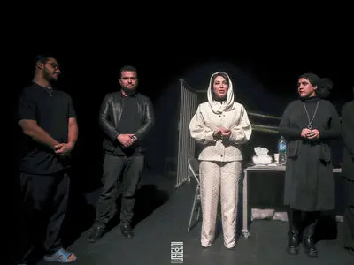 عواید یک نمایش منجر به آزادسازی دو زندانی جرایم مالی شد