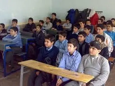 ترک تحصیل دانش آموزان به دلیل فقر مالی/  3700 دانش‌آموز توان خریدن کتاب درسی را ندارند