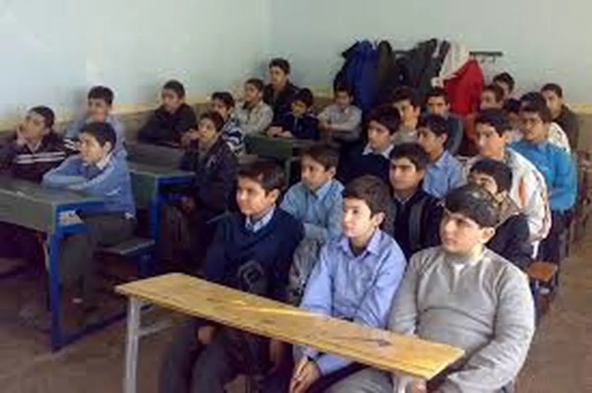 ریزش گچ سقف و مصدومیت 2 دانش آموز در رامهرمز/ کمبود بودجه برای بازسازی مدارس فرسوده