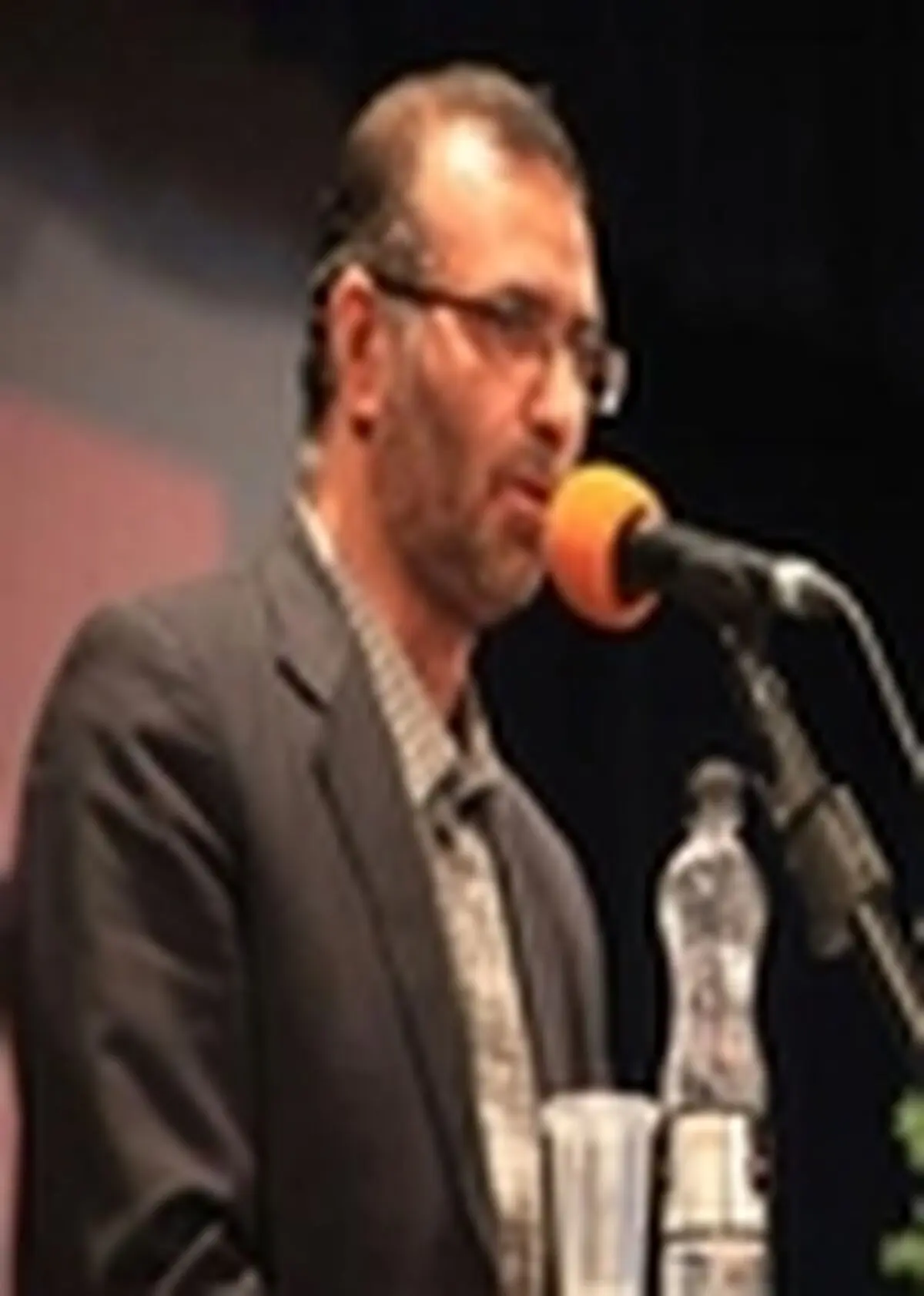 برای شناسایی کتاب فاخر نیازمند ایجاد فضای نقد در حوزه کتاب هستیم