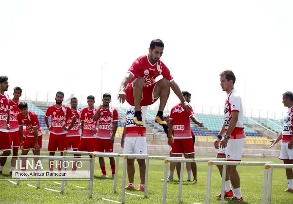 بازیکنان پرسپولیس قراردادشان را در هیات فوتبال استان تهران ثبت کردند