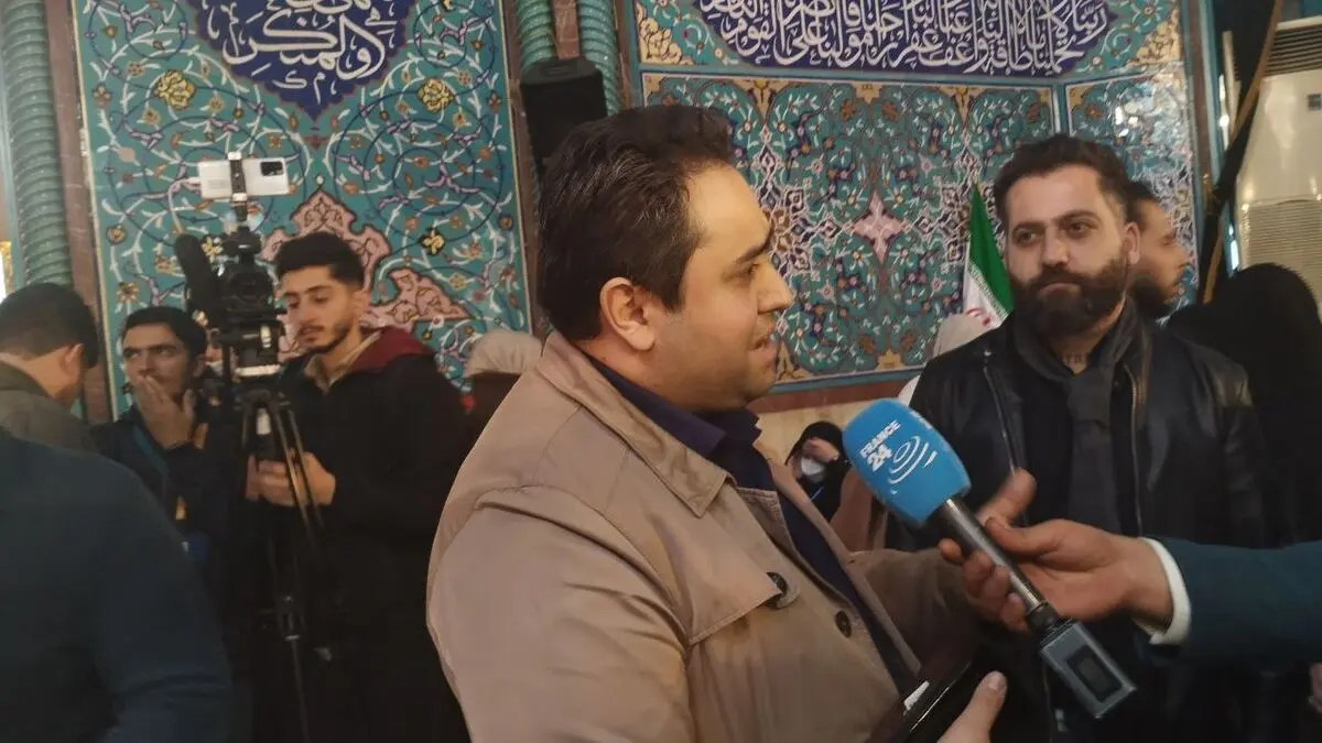حضور داماد روحانی در حسینیه ارشاد