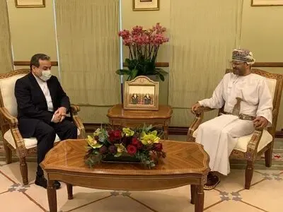عراقچی با وزیر خارجه عمان دیدار کرد