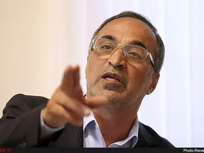  واعظ اشتیانی: نگهبانی که تا دیروز می‌خواسته با شفر عکس بگیرد الان جلوی ورود او را می‌گیرد