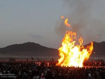 آیین باستانی جشن سده در یزد برگزار شد+فیلم