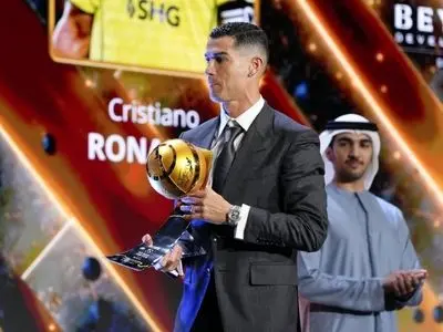 ویدئو: استقبال اسطوره‌ها از رونالدو در گلوب ساکر