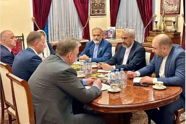 وزیر الاقتصاد الایراني: عازمون على تطویر البنیة التحتیة لممر "شمال -جنوب"