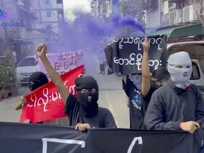 شورای نظامی میانمار را به حال خود رها نمی‌کنیم