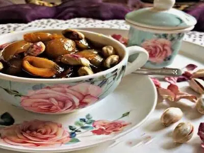 طرز تهیه مربای پوست پسته خام زعفرانی
