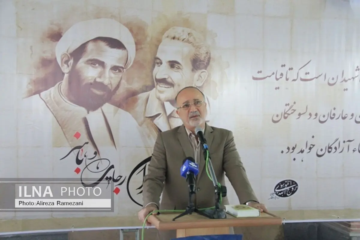 هفته دولت نمایش عملکرد خادمان نظام است