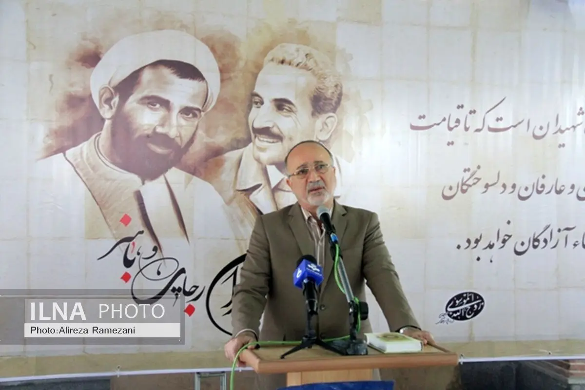 هفته دولت نمایش عملکرد خادمان نظام است