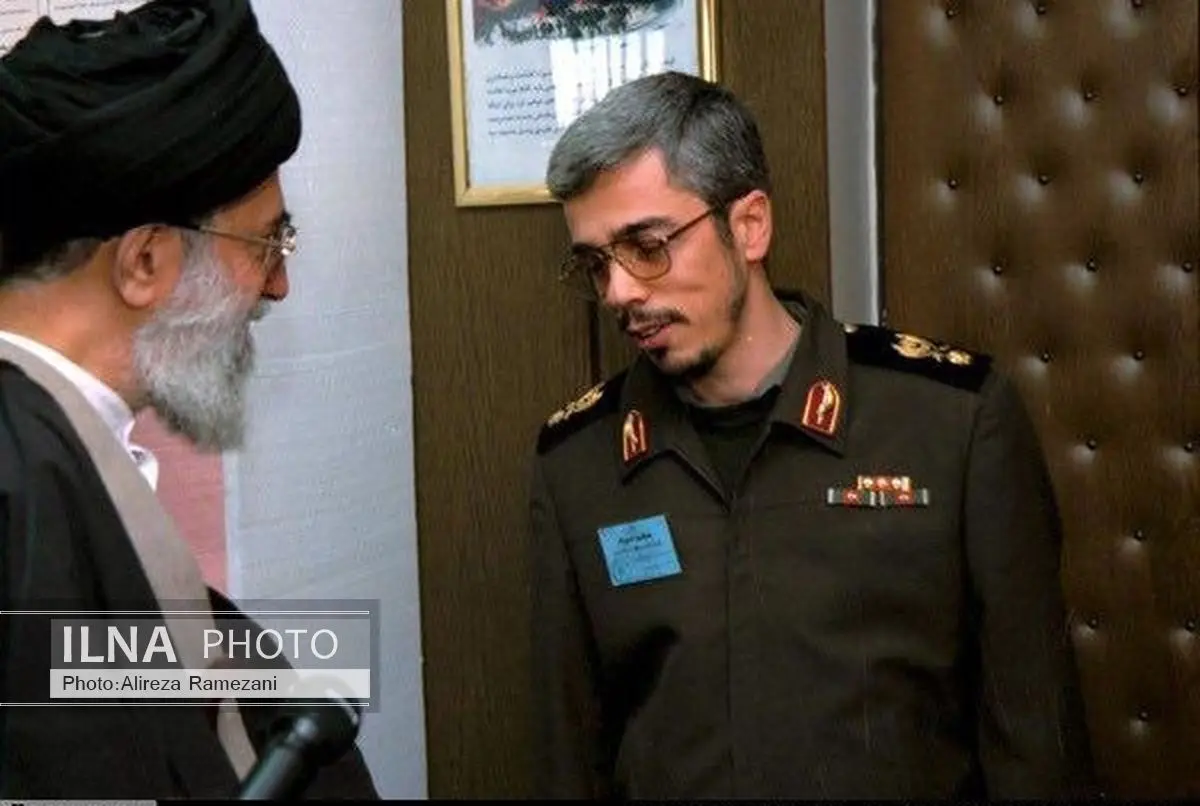 تصویر دیده نشده رئیس جدید ستاد کل نیروهای مسلح در کنار رهبر انقلاب