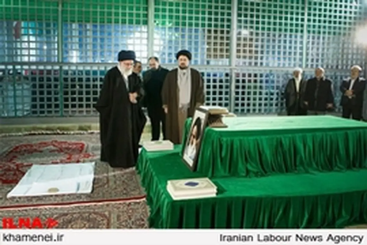 حضور مقام معظم رهبری در مرقد امام(ره)