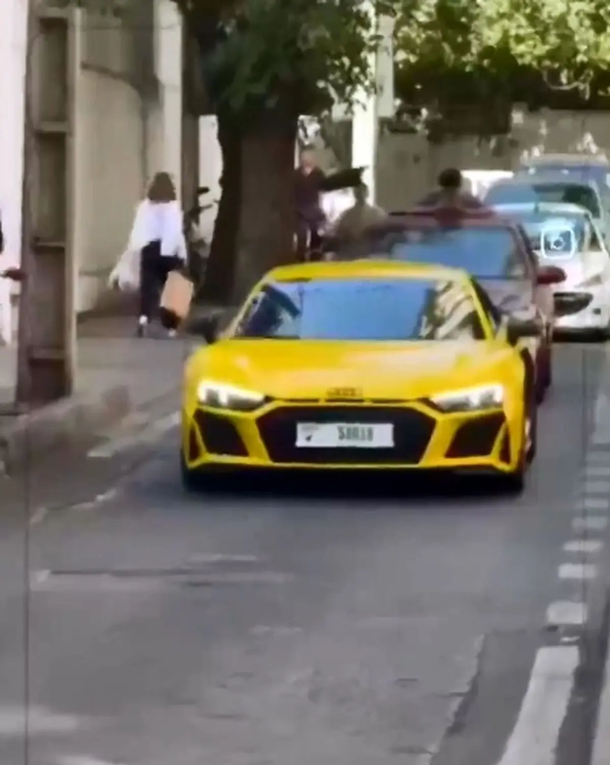 رژه خودروهای لوکس در شمال تهران و اخلال در ترافیک معابر + فیلم