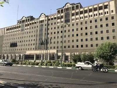 بازنشستگان هما در مقابل ساختمان مجلس تجمع کردند