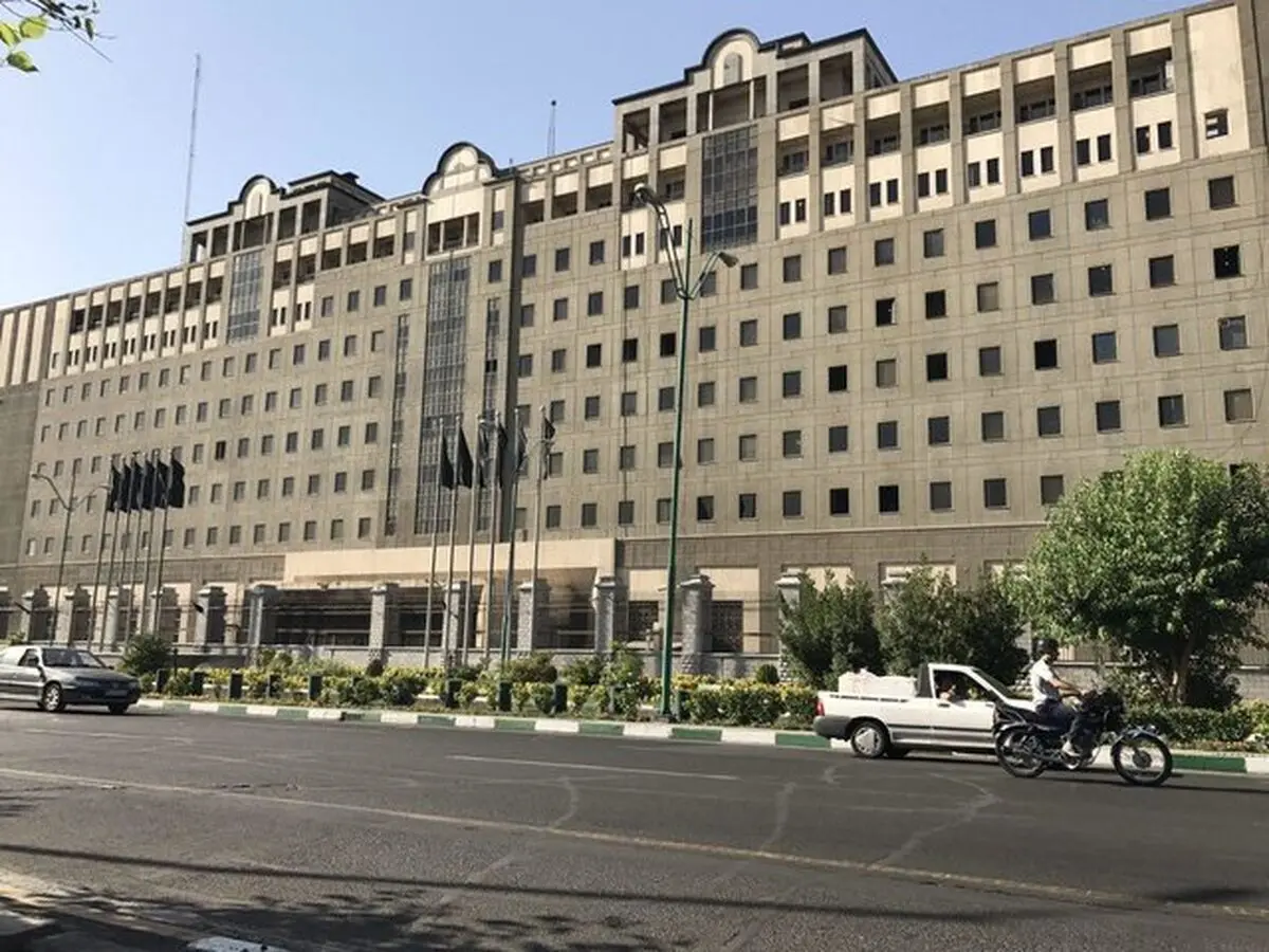 بازنشستگان هما در مقابل ساختمان مجلس تجمع کردند