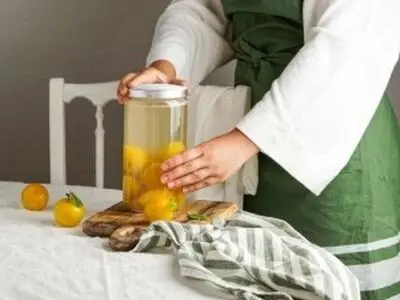 باز کردن درب ظروف شیشه‌ای با چند روش جالب