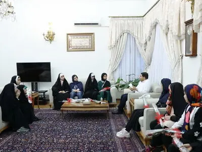 حضور دختران نوجوان در دفتر معاون اول رئیس جمهور/ مخبر: با جدیت برای امیدآفرینی و ایجاد تحول در جامعه و آینده‌ای روشن تلاش کنید