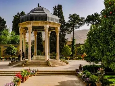 بازدید از آرامگاه حافظ روز بیستم مهرماه رایگان است