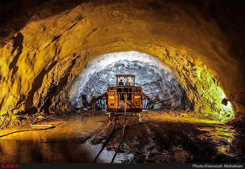 دستگاه های حفاری در حال کار در 2500 متری تونل البرز