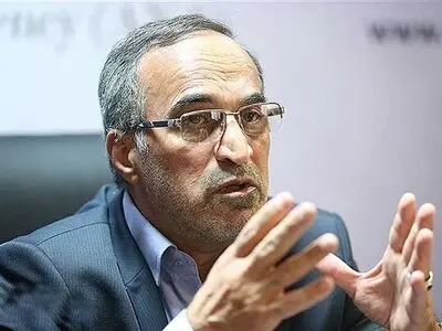 واعظ آشتیانی: باندها کریمی را حذف می‌کنند/ میزبانی ایران شوخی است