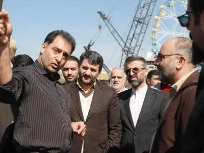 بازدید مشاور رئیس جمهور و دبیرشورایعالی مناطق آزاد از روند احداث پل شهدای اروند