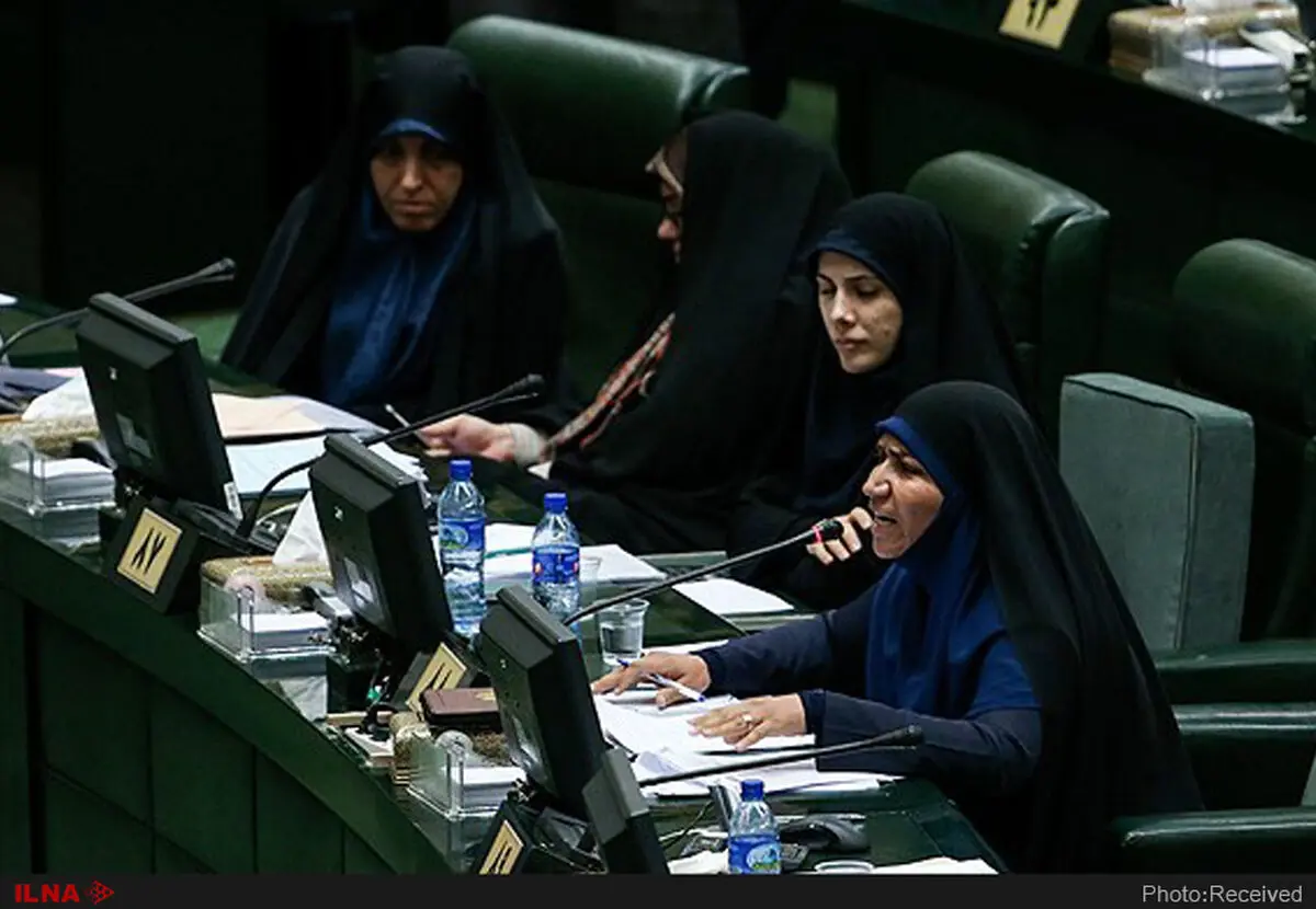 انتقاد چنارانی از نگاه جنسیتی مجلس به نمایندگان زن