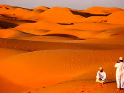 تصاویر عجیب از تبدیل شدن صحرای برهوت به دریا در عمان + فیلم