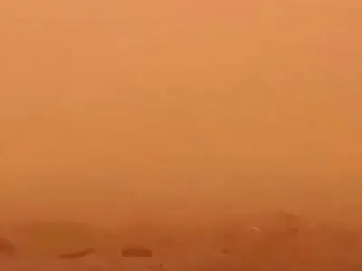 طوفان گرد و غبار صحرای نجف را درنوردید + فیلم