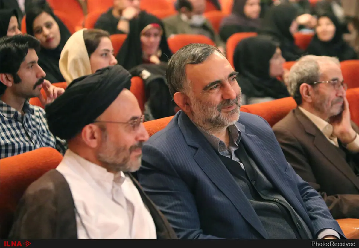 نقد می‌تواند بخش عظیمی از کتاب‌سازی را مرتفع کند