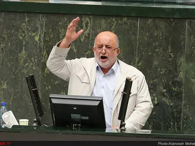 نیازی به حضور یقه‌سفیدها و مشاوران در خودروسازی‌ها نیست/کارگران خطوط قرمز فراکسیون کارگری هستند