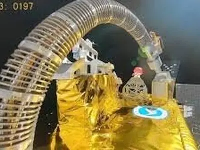 استقرار ماهواره‌ای با بازوی هشت‌پا!