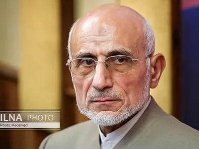 توقع آفرینی یکی از برنامه‌هایی است که دشمن در کشور دنبال می‌کند/ پشت وزرای این دولت نماز می‌خوانم