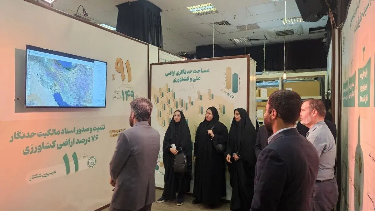 بازدید معاونان و مدیران مرکز آمار و فناوری قوه قضاییه از نمایشگاه روایت تحول عدلیه