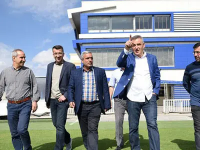 بوناچیچ حکم صادر می‌کند؛ صدرنشینی پرسپولیس یا قعرنشینی استقلال؟ 