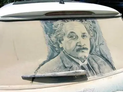 عکس/ هنرنمایی روی ماشین‌های کثیف 