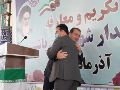 از طایفه گرایی دوری می کنم 