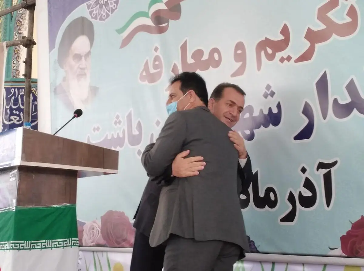 از طایفه گرایی دوری می کنم 