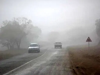 کاهش شدید دید در گردنه چری به دلیل باران و مه