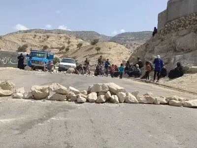 انسداد جاده صیدون باغملک توسط اهالی روستای پاتاوه/بخشدار صیدون: مشکل برطرف شد