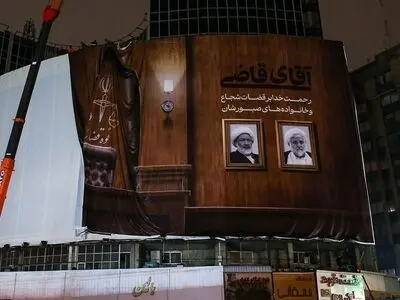 تغییر دیوارنگاره میدان ولیعصر در پی شهادت قضات دیوان عالی کشور