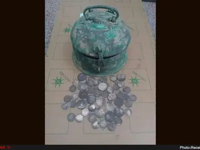 کشف ۶۰ سکه و یک صندوقچه قدیمی در فریمان