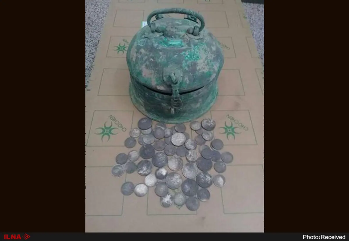 کشف ۶۰ سکه و یک صندوقچه قدیمی در فریمان