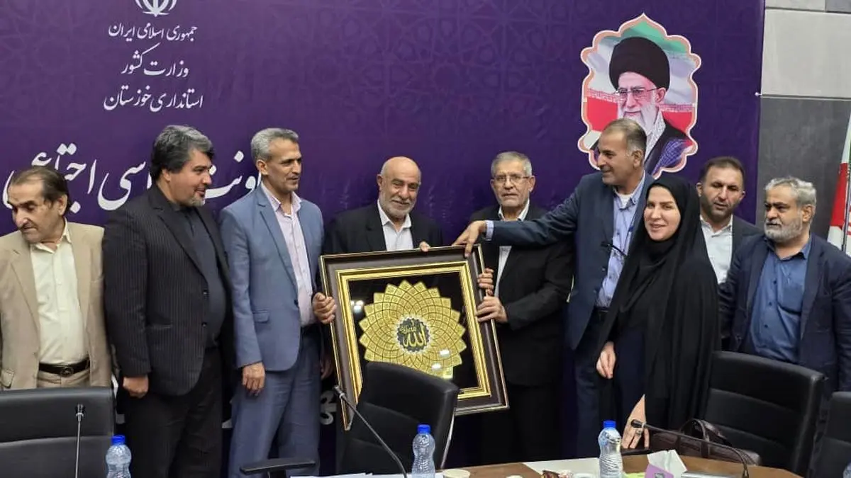 تقدیر جامعه کارگری و کارفرمایی خوزستان از دکتر حسین کمالی