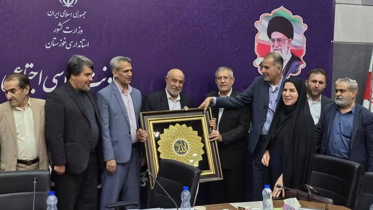 تقدیر جامعه کارگری و کارفرمایی خوزستان از دکتر حسین کمالی