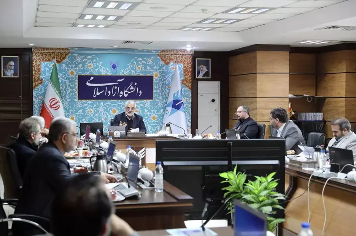 شورای فرهنگی دانشگاه آزاد باید در نقش قرارگاه فرهنگی ظاهر شود