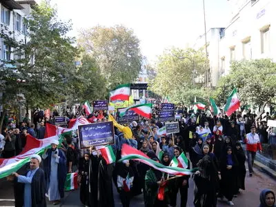 حضور حماسی مردم ساری در راهپیمایی ۱۳ آبان؛ «مرگ بر آمریکا» و «مرگ بر اسرائیل» فریاد وحدت ملی و استکبارستیزی